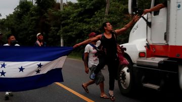 "Mejor no vengan", les dicen los inmigrantes que esperan en Matamoros, Tamaulipas.