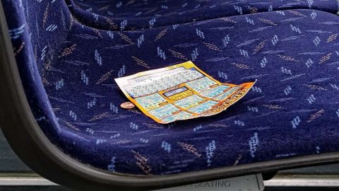 Los billetes de lotería de "raspadito" son populares.