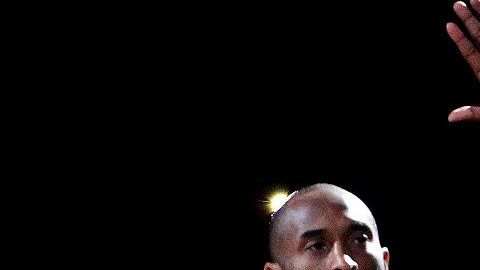 Kobe Bryant cerrará su histórico paso por la NBA sin la presencia de sus progenitores.