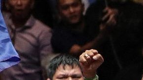 El también político lleva varios años ayudando a la gente.