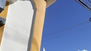 Vista de unas casas derrumbadas por la fuerza del sismo de magnitud 6,4 en Guayanilla (Puerto Rico).
