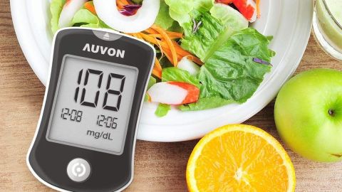 De acuerdo con el estudio las personas que suelen sufrir alteraciones de glucosa, consumen más alimentos al día y a la larga pueden aumentar hasta 9 kg en un año.