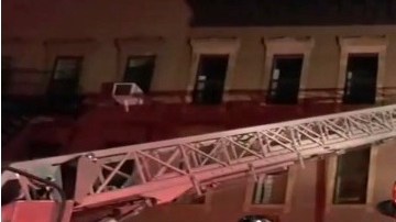 Bomberos en 155 5th Ave, Brooklyn