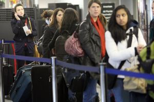 Cientos de vuelos afectados por cierre del Terminal 1 del aeropuerto JFK de Nueva York al comenzar feriado Presidents' Day: caos por falla eléctrica