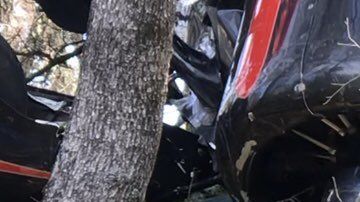 En el avión viajaban tres pasajeros, dos de ellos se reportaron sin vida tras el accidente.