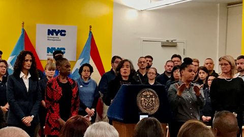 La Primera Dama, Chirlane McCray junto a autoridades de Salud durante el anuncio de nuevo despliegue de ayuda para Puerto Rico.