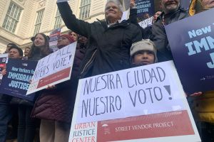 Organizaciones iniciarán contraofensiva legal tras fallo judicial que "congela" derecho al voto a ciertos inmigrantes en NY