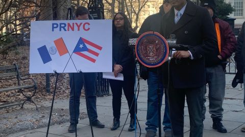 El concejal Ritchie Torres introdujo la iniciativa en el Concejo Municipal que pretende orientar y conectar a boricuas recién llegados con servicios y programas