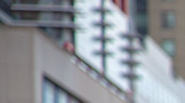 La comisionada del DOT, Polly Trottenberg, usa el carril de bicicleta protegido en el Puerto de Brooklyn.