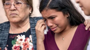 Reacciones de estudiantes y padres de familia, saliendo de escuelas de Cudahy, luego de que un avión de Delta arrojara combustible sobre ellos en Los Ángeles.