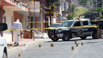 Peritos en el área de una balacera en Apaseo El Grande, Guanajuato.