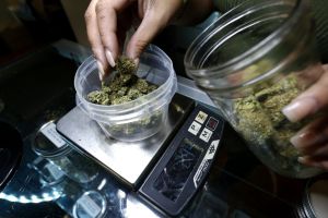 Cámara Baja aprueba proyecto que despenalizaría la marihuana en EE.UU. y eliminaría condenas previas