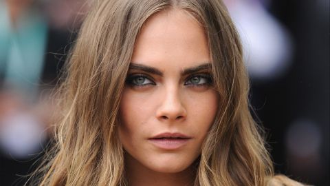 Cara Delevingne tiene en su casa una vagina gigante en forma de túnel.