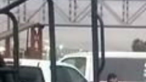 Cártel del Noreste deja descabezado y dos manos frente a penal con feroz advertencia