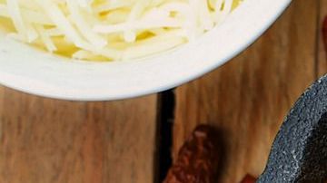 Chili con carne style stew with ground beef, bell pepper and beans