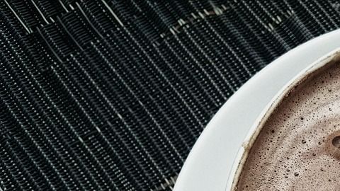 El cacao es rico en sustancias químicas vegetales llamadas flavonoides con efectos antioxidantes y antiinflamatorios.