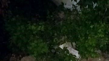 Un hombre vestido con ropa militar fue abatido en el exterior de la Funeraria Rodríguez, en el Centro de Miguel Alemán, Tamaulipas.