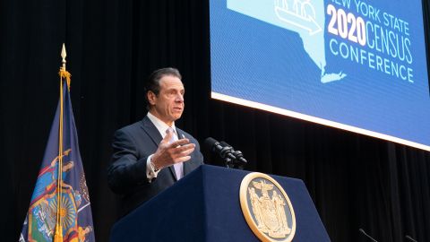 El gobernador Andrew Cuomo lidera la primera Conferencia del Censo estatal.