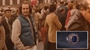 Perdió su anillo en 1977 y lo encuentra ahora.