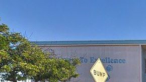 'Múltiples pacientes' fueron atendidos en la escuela Park Avenue, en Cudahy, luego de que les cayó combustible de avión.