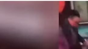 3 personas sacaron el cuerpo para golpearlo.