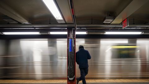 Pasajero en el Metro de Nueva York.