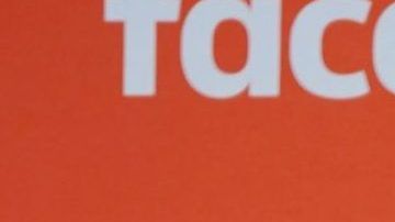 Celebran el mes de la lucha contra el cáncer de mama compartiendo unas fotos de Adamari López cuando lo padeció.