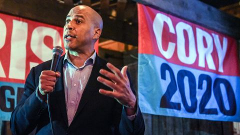 Cory Booker deja la contienda presidencial.