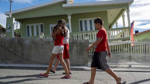 Taquicardia, respiración corta, falta de concentración, manos temblorosas, irritabilidad y problemas al dormir son algunos de los síntomas que se pueden experimentar.