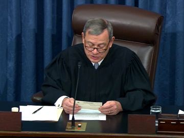 El juez Roberts preside el proceso de 'impeachment' en el Senado.