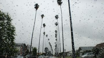 Se recomienda prepararse para la lluvia en el sur de California.