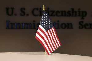 USCIS complica patrocinio de inmigrantes para "green card"