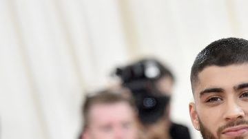 El cantante ha demostrado lo enamorado que está de su novia.