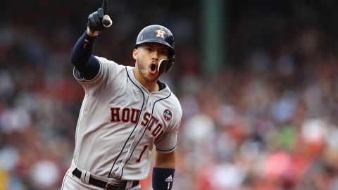 Carlos Correa anuncia cambio de agente