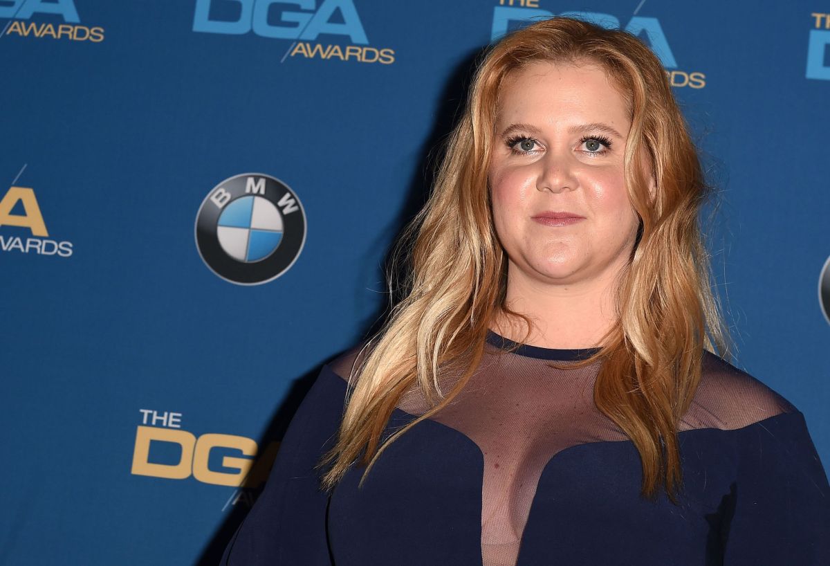 Amy Schumer reveals from hospital that her uterus and appendix were removed