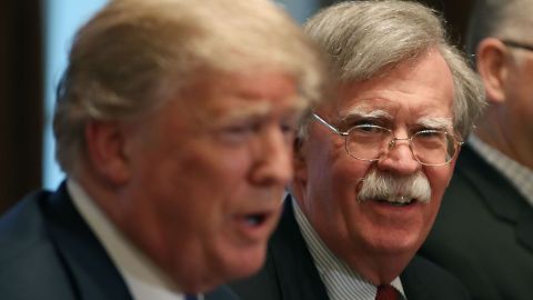 Bolton escribiría que comunicó que Trump tenía favores personales con líderes autoritarios.