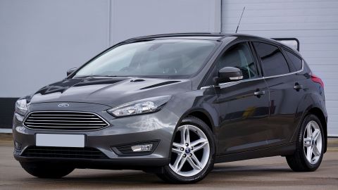 grey-ford-focus-hatchback-1007410