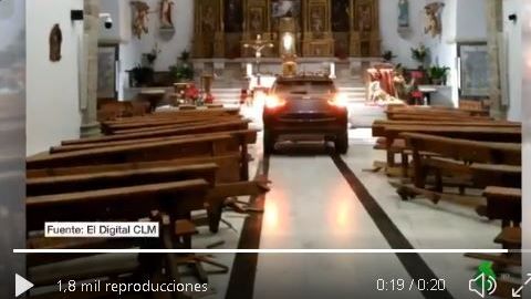 El hombre solo quería rezar.