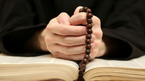 Naciones Unidas acusa a la Iglesia de la movilidad de los sacerdotes pederastas.