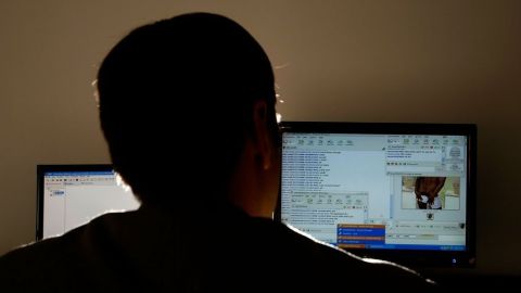 Depredadores sexuales en línea.