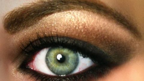 La tendencia es respetar el crecimiento de tus cejas y darles forma.