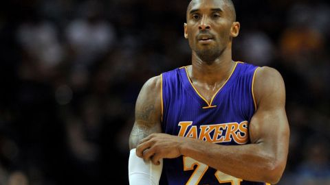 Kobe Bryant era muy serio en los viajes, "muy profesional", casi no hablaba.