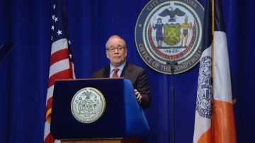 El contralor de la ciudad de Nueva York propone eliminar el plan de subsidios a proyectistas de viviendas.