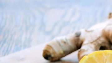 La infusión de jengibre y limón es un buen aliado para alcalinizar el organismo.