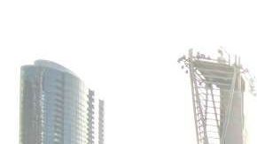 Una densa niebla cubrió el área de Los Ángeles, lo que probablemente provocó el accidente  que cobró la vida de la estrella del básquetbol. En la imagen, seguidores homenajeándolo en el Staples Center.