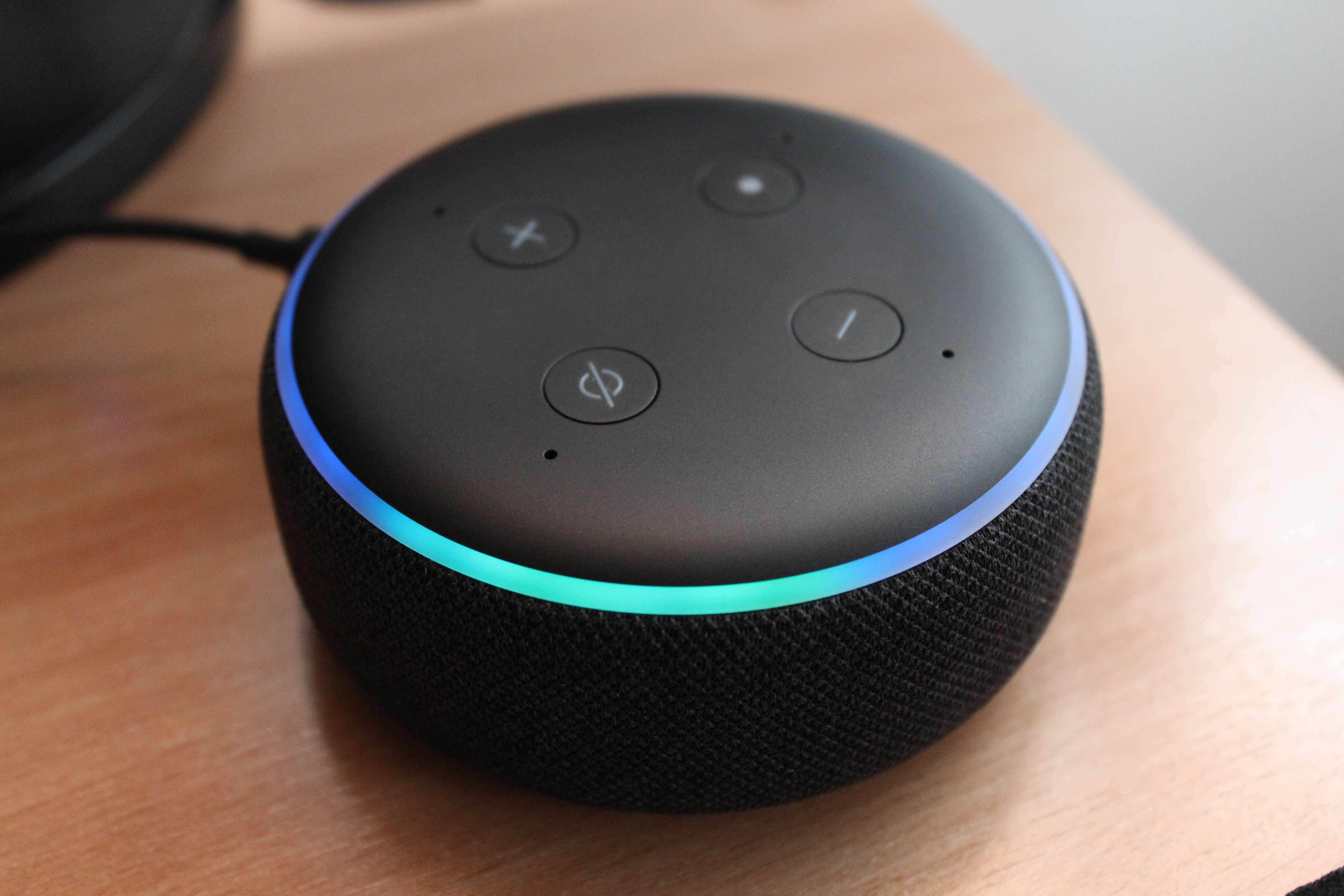 Alexa habla con Google Assistant - Planeta Chatbot