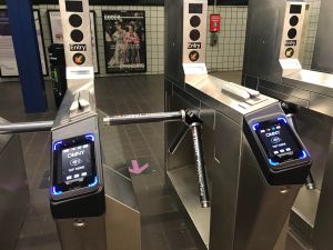 Empleados del Metro de Nueva York ya no aceptarán dinero ni intercambiarán tarjetas dañadas