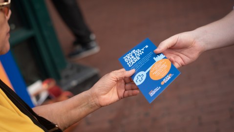 La Alcaldía inició una campaña en Brooklyn y Staten Island para dar a conocer el plan NYC Care.