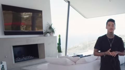 El skater Nyjah Huston presentó su mansión en California para Architectural Digest.