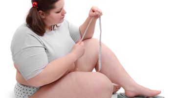 Los estudios demuestran que los individuos con un índice de masa corporal (IMC) mayor que 30 tienen un mayor riesgo de morir prematura en comparación con los que tienen un peso saludable.